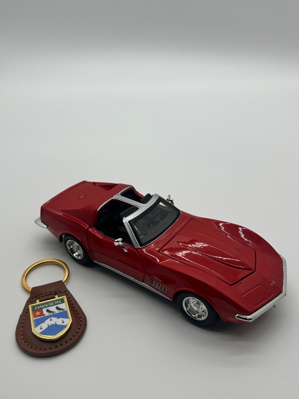 Maisto 1970 Chevrolet Corvette 1:24 Scale Model Car (Red).